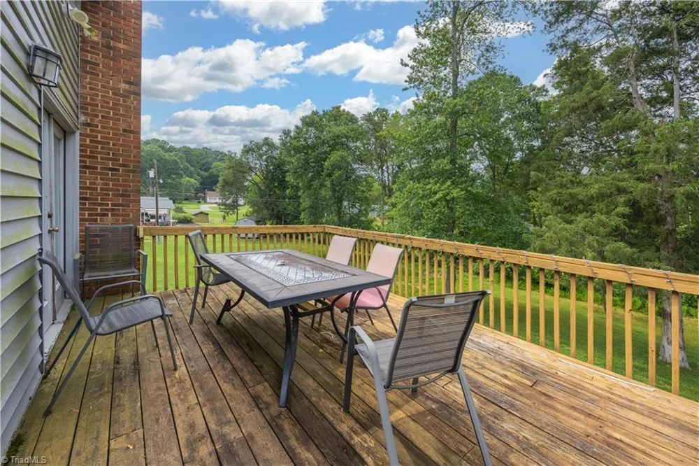 3900 Briarwood Avenue High Point, NC 27265