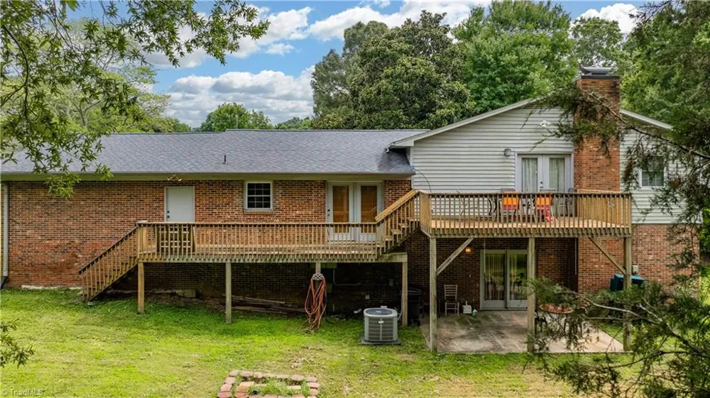 3900 Briarwood Avenue High Point, NC 27265