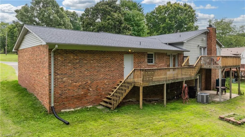 3900 Briarwood Avenue High Point, NC 27265