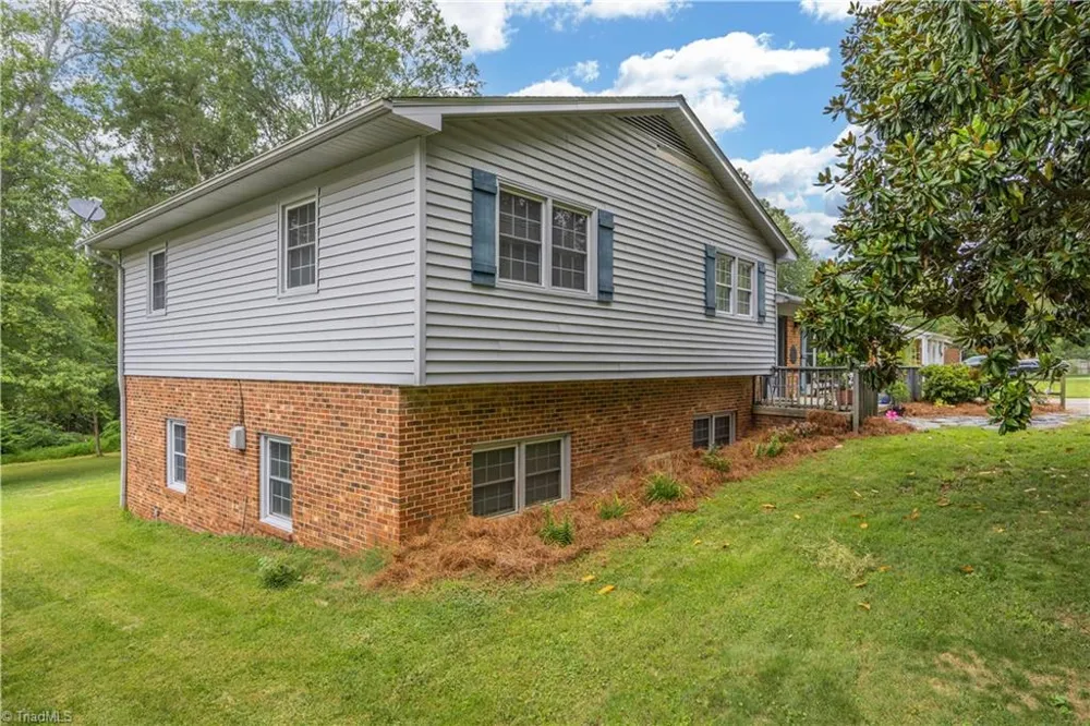3900 Briarwood Avenue High Point, NC 27265