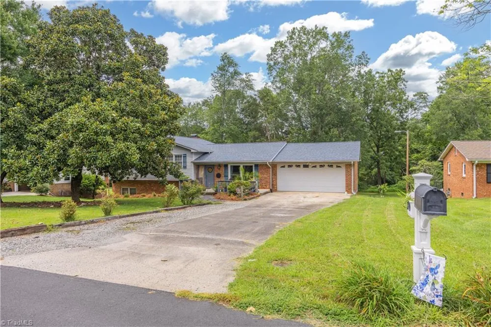 3900 Briarwood Avenue High Point, NC 27265