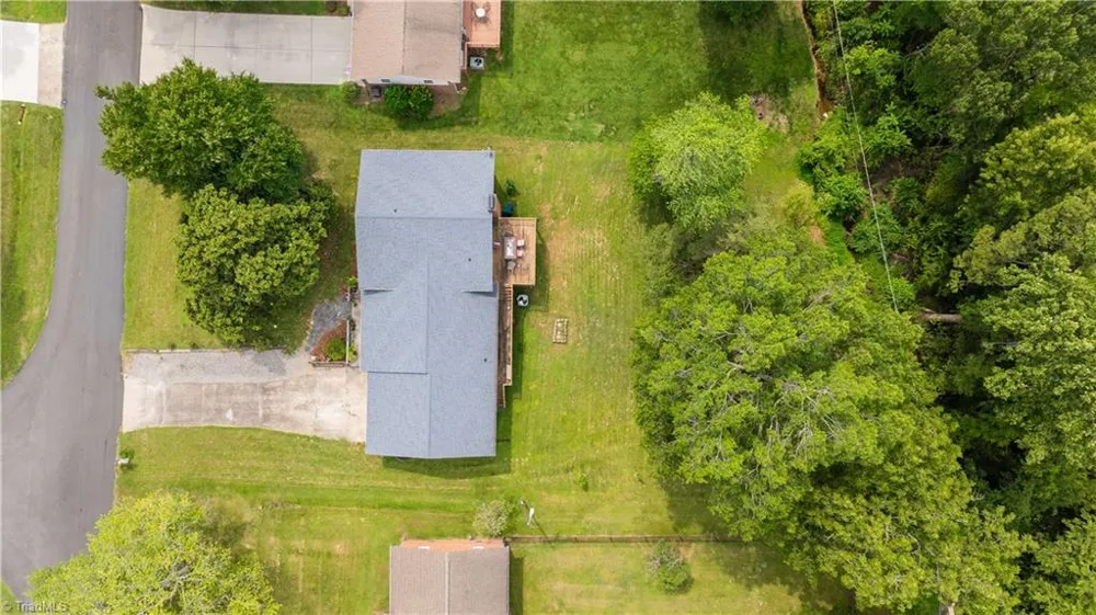 3900 Briarwood Avenue High Point, NC 27265