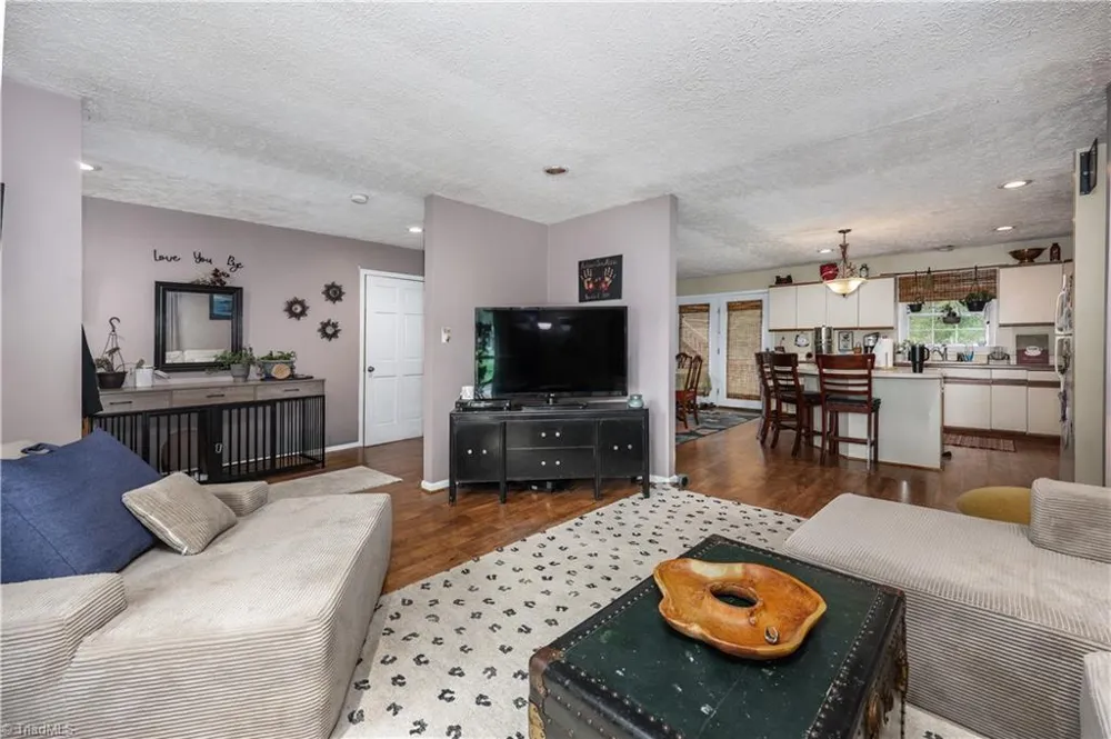 3900 Briarwood Avenue High Point, NC 27265