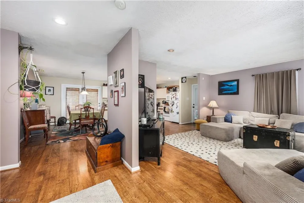 3900 Briarwood Avenue High Point, NC 27265