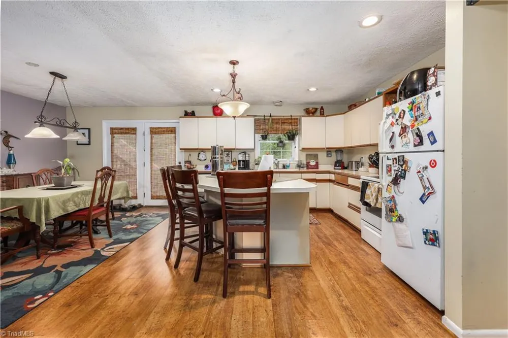 3900 Briarwood Avenue High Point, NC 27265