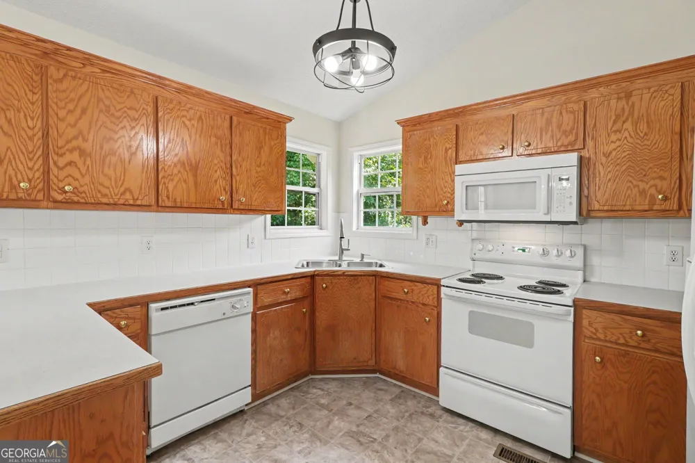 18 Broadlands DR White, GA 30184