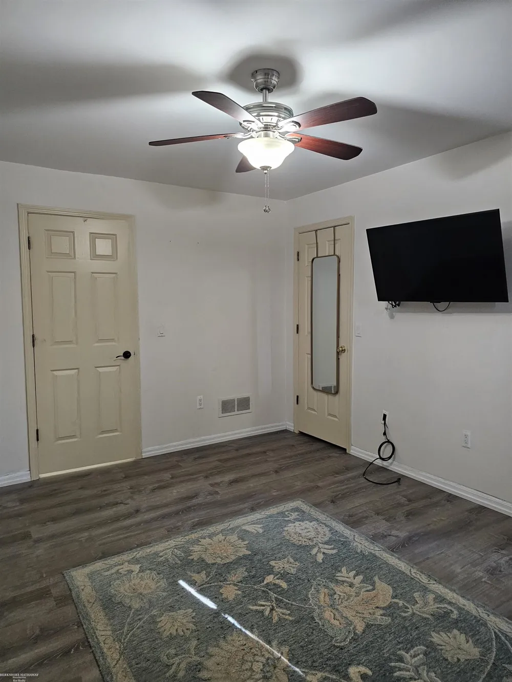 30607 Hidden Pines Lane Roseville City, MI 48066