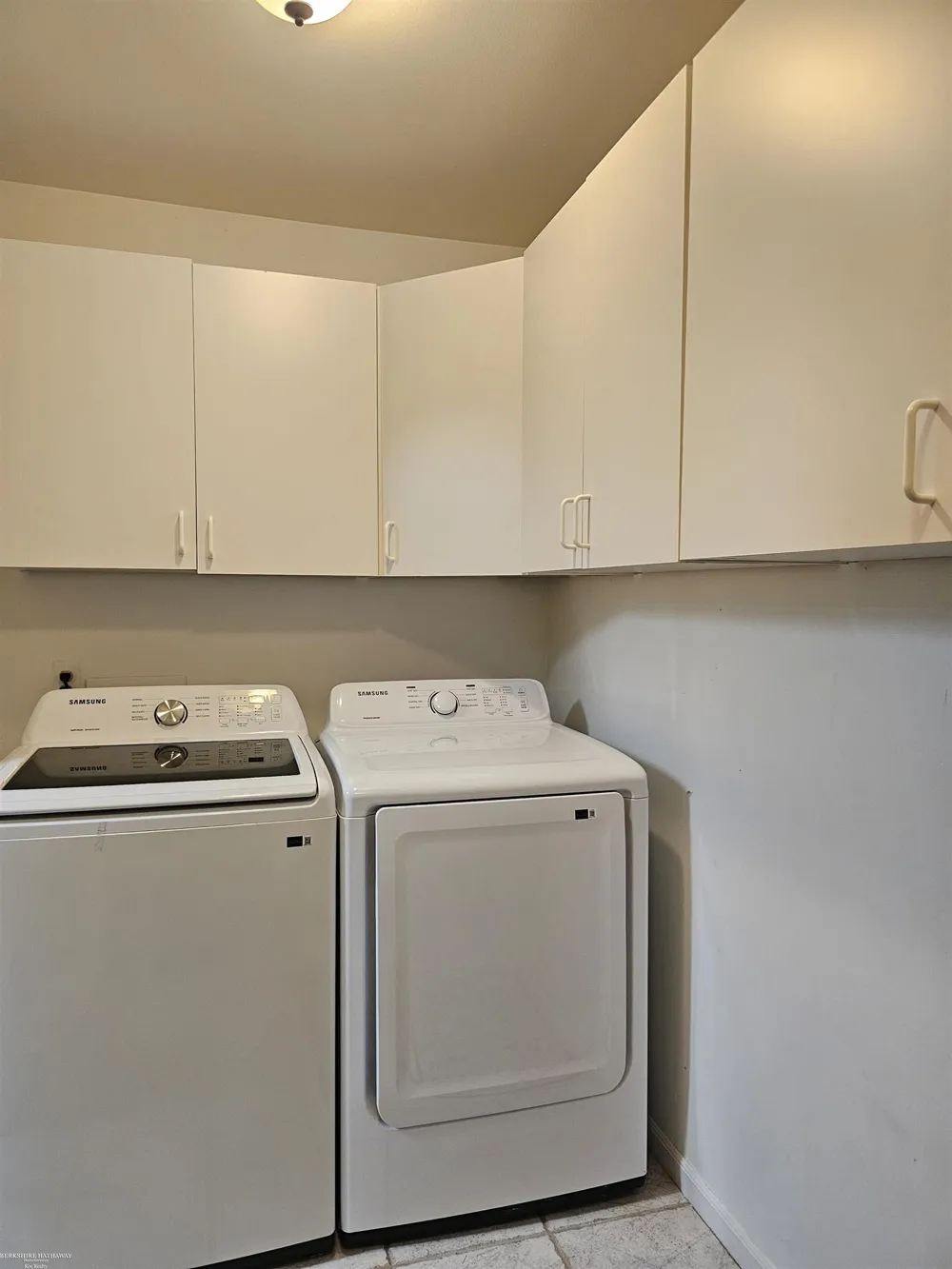 30607 Hidden Pines Lane Roseville City, MI 48066
