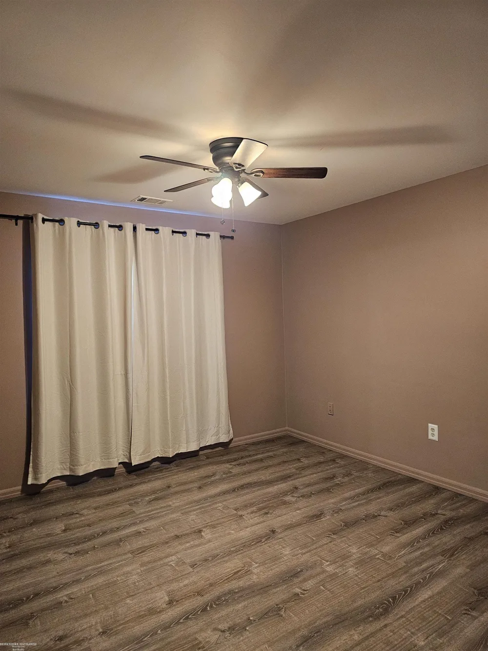 30607 Hidden Pines Lane Roseville City, MI 48066