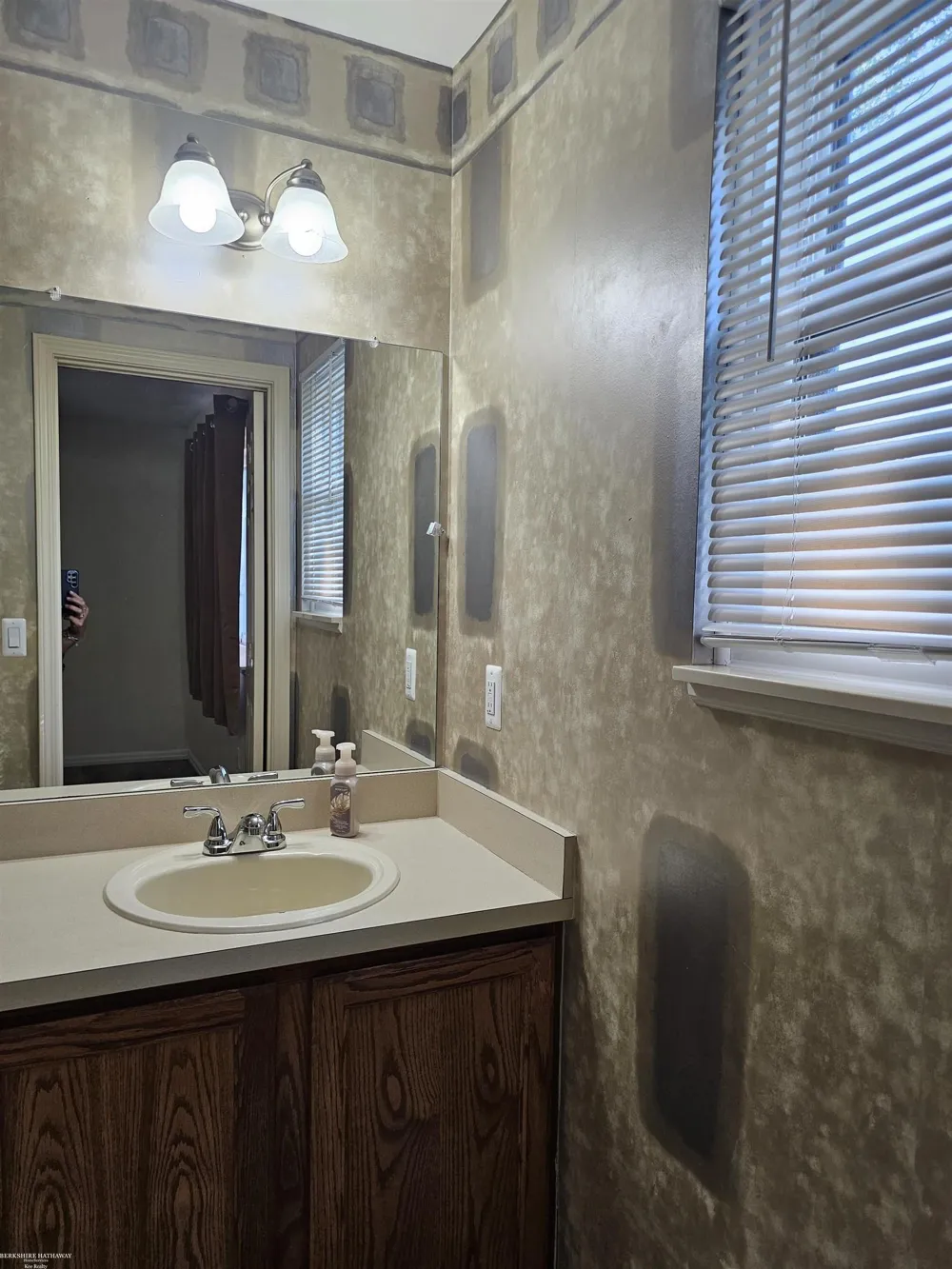 30607 Hidden Pines Lane Roseville City, MI 48066