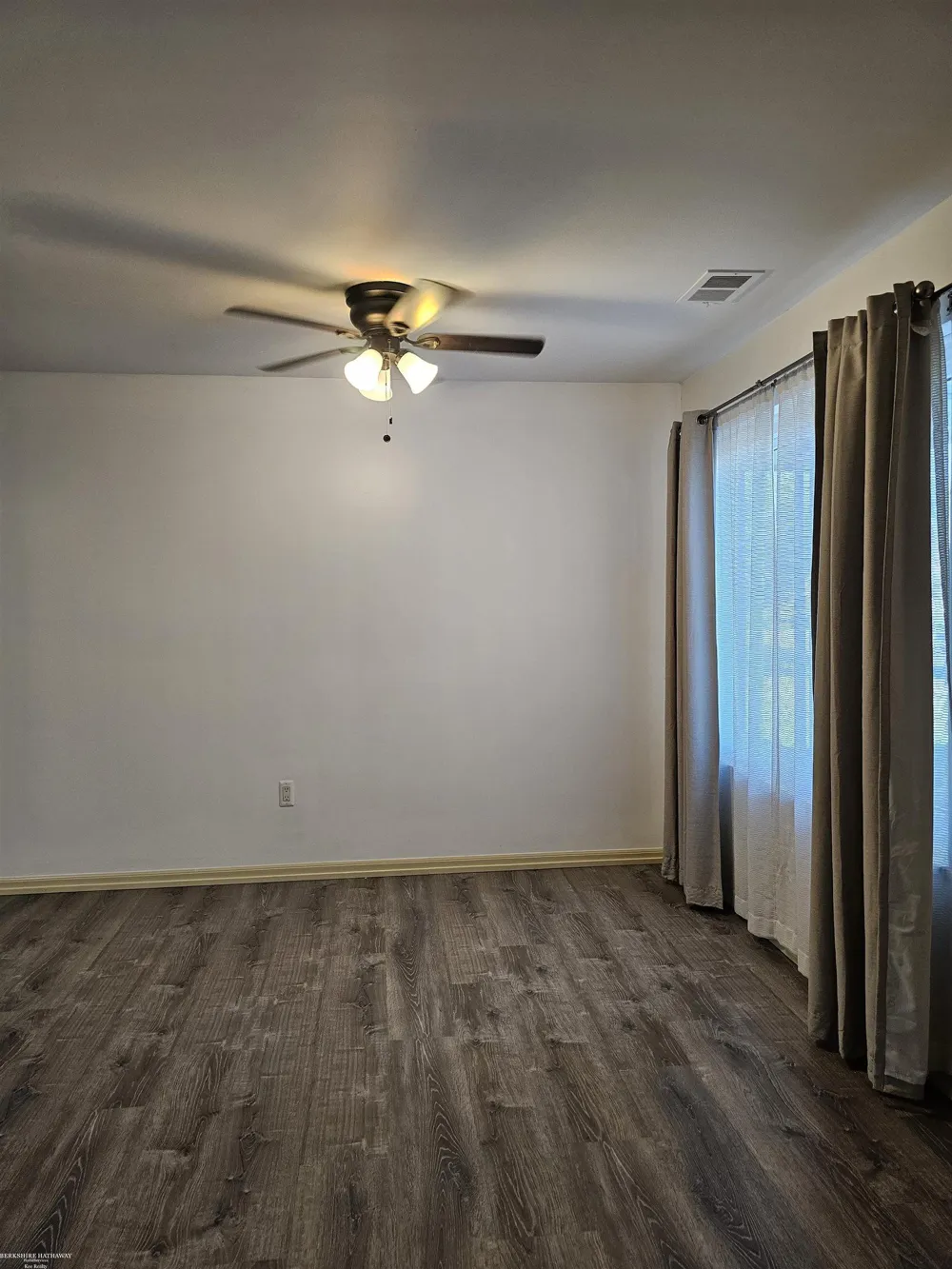 30607 Hidden Pines Lane Roseville City, MI 48066