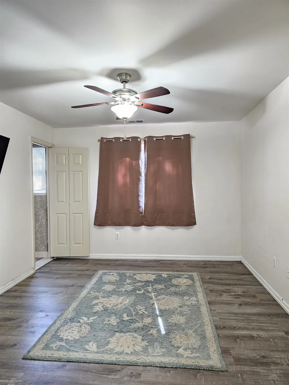 30607 Hidden Pines Lane Roseville City, MI 48066