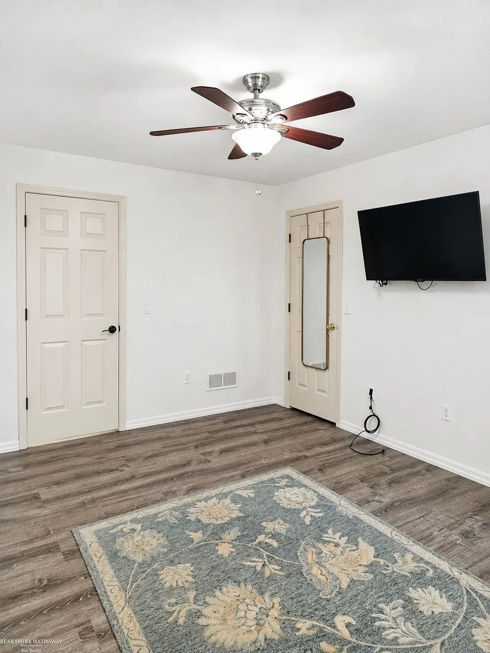 30607 Hidden Pines Lane Roseville City, MI 48066