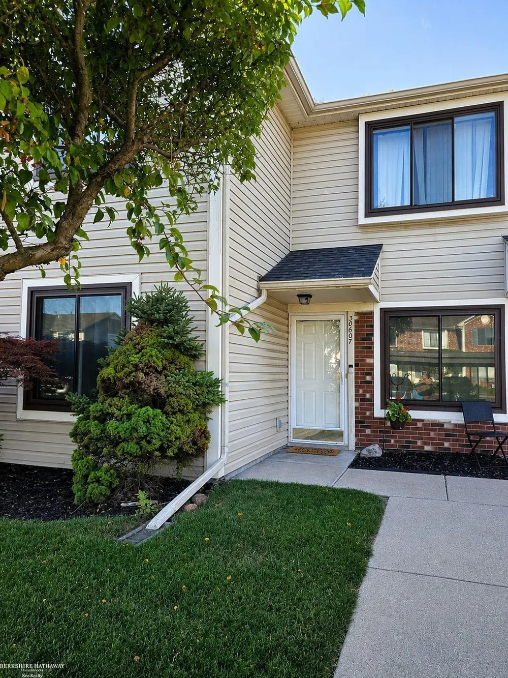 30607 Hidden Pines Lane Roseville City, MI 48066