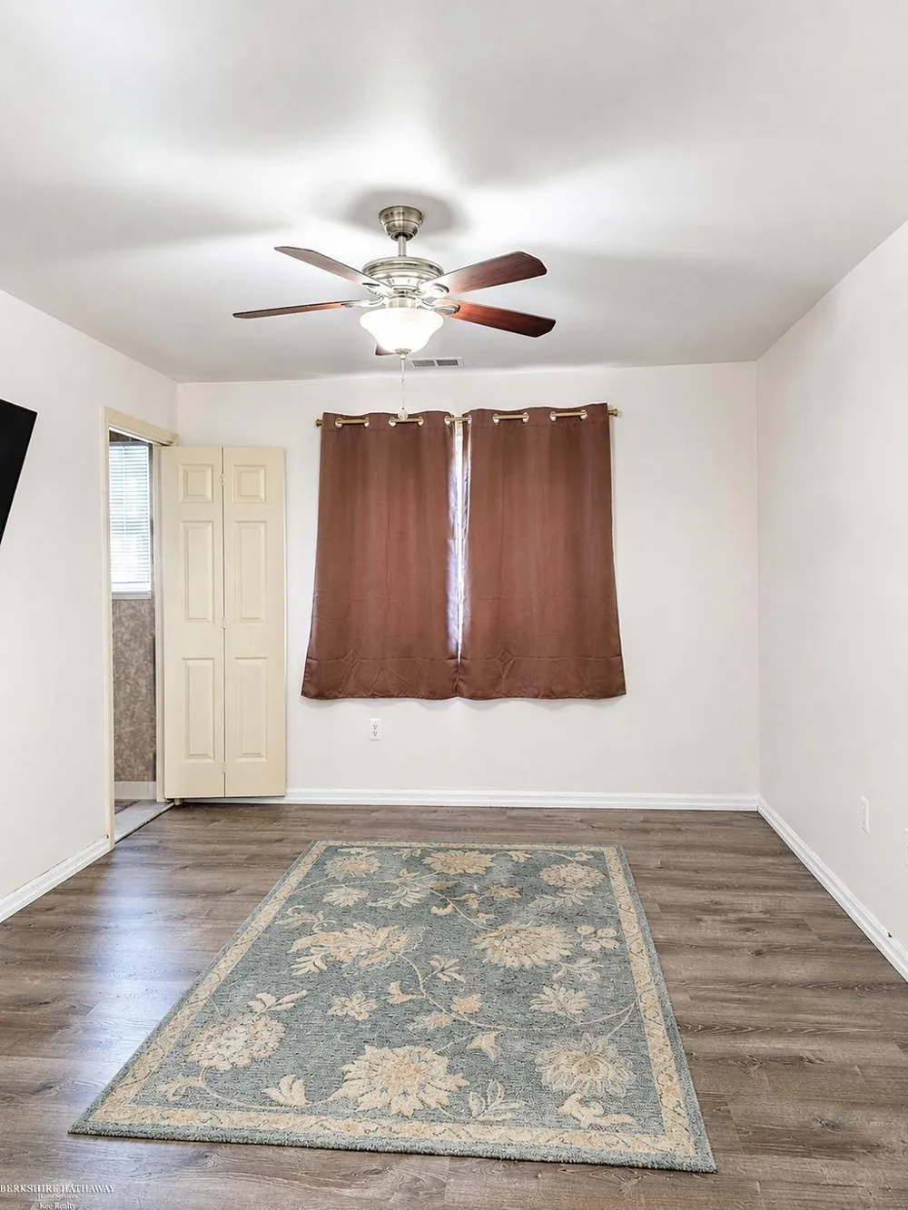 30607 Hidden Pines Lane Roseville City, MI 48066