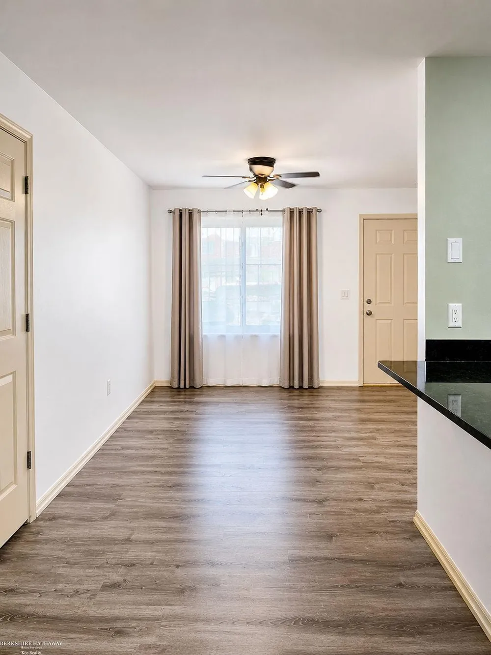 30607 Hidden Pines Lane Roseville City, MI 48066