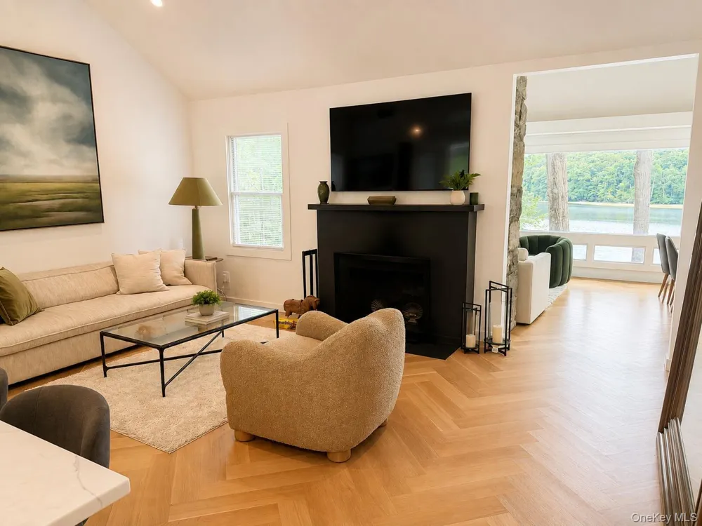 18 Kirk Lake Drive Mahopac, NY 10541