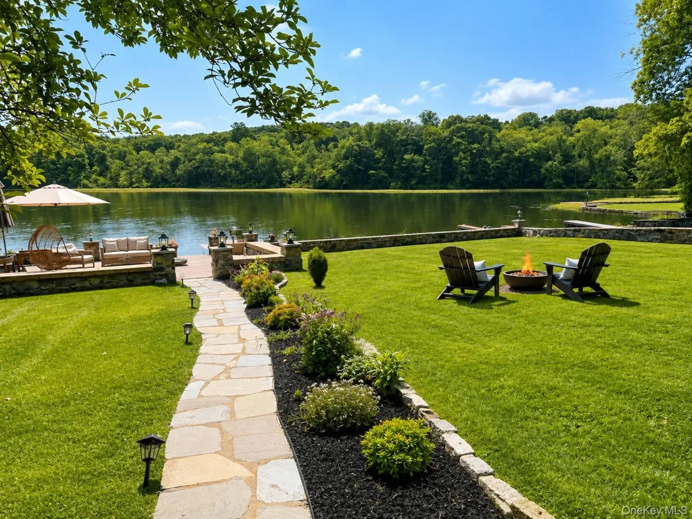 18 Kirk Lake Drive Mahopac, NY 10541