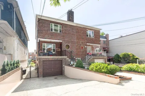 1915 Fowler Avenue