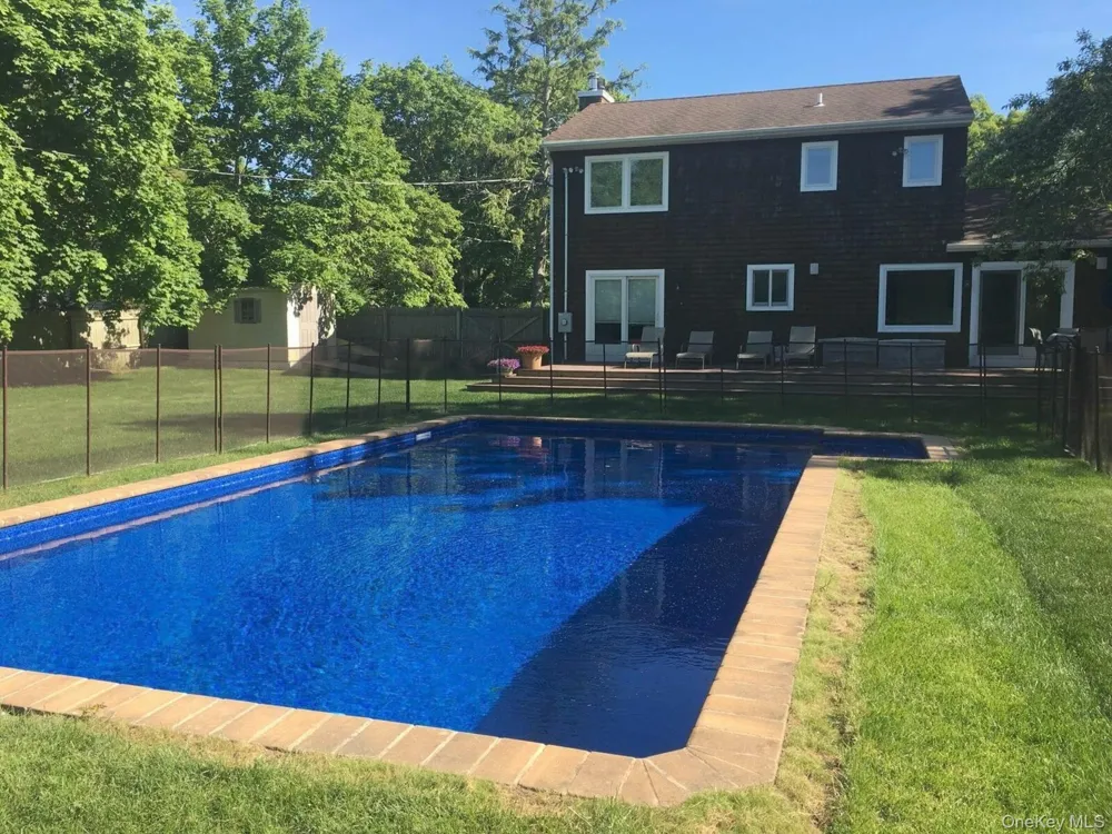 20 Meeting House Road Quiogue, NY 11978