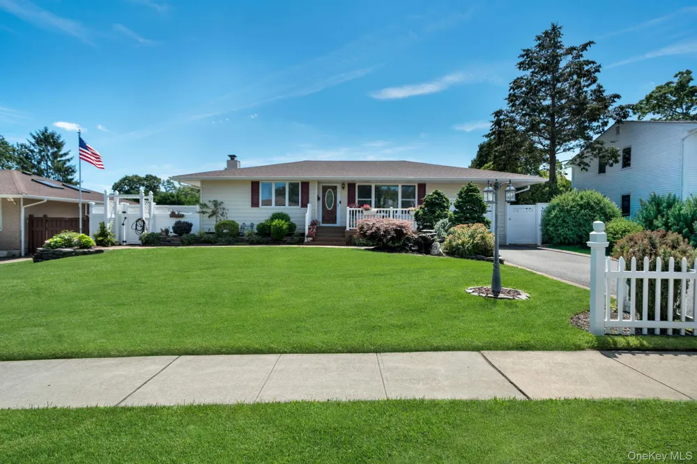 15 Abbey Drive Commack, NY 11725