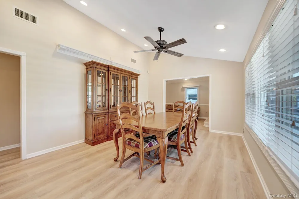 15 Abbey Drive Commack, NY 11725