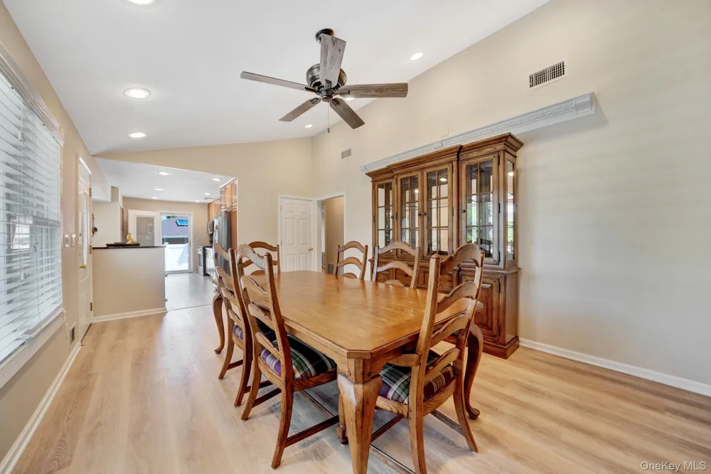 15 Abbey Drive Commack, NY 11725