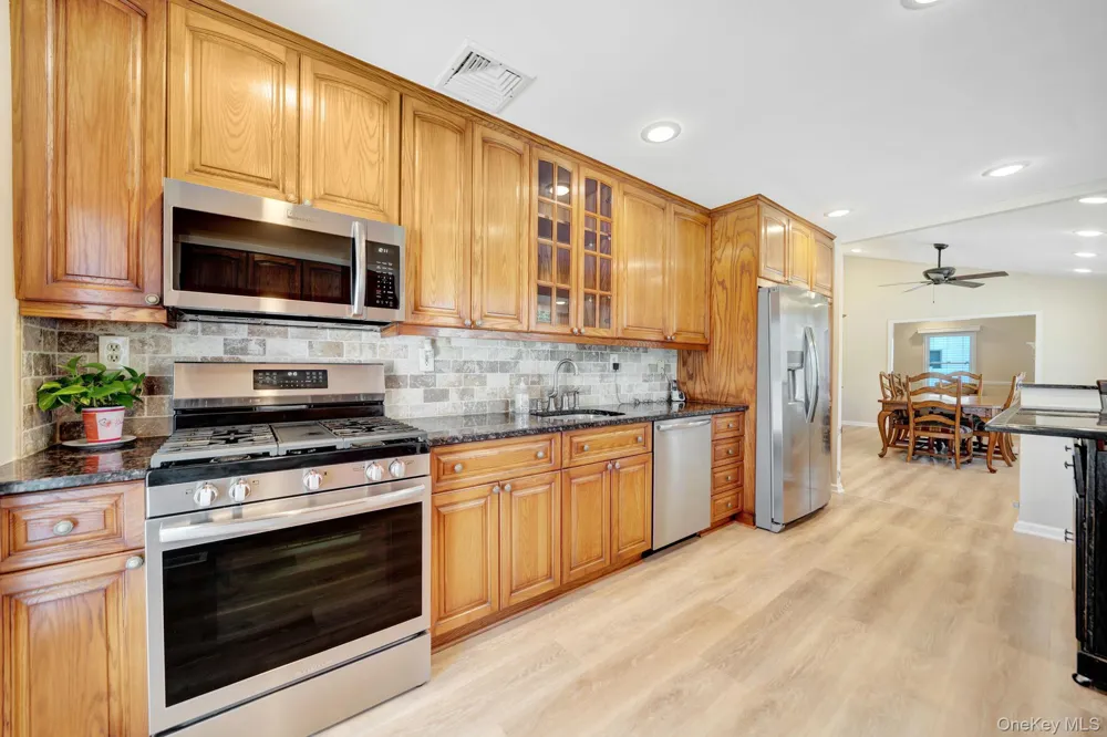 15 Abbey Drive Commack, NY 11725