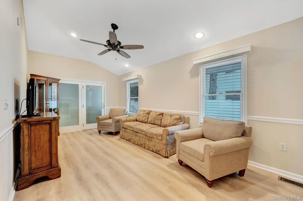15 Abbey Drive Commack, NY 11725