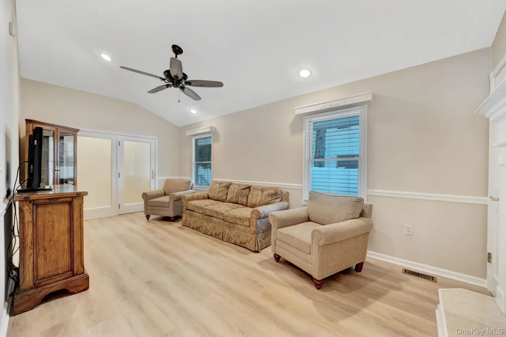 15 Abbey Drive Commack, NY 11725