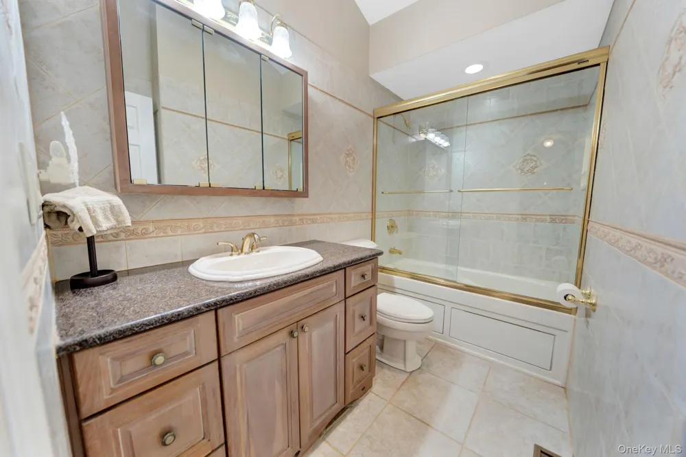 15 Abbey Drive Commack, NY 11725
