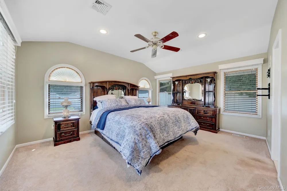 15 Abbey Drive Commack, NY 11725