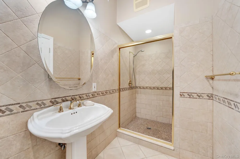 15 Abbey Drive Commack, NY 11725
