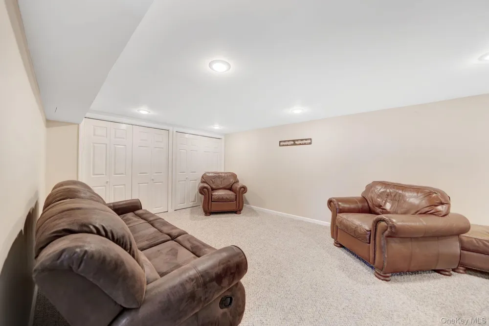 15 Abbey Drive Commack, NY 11725