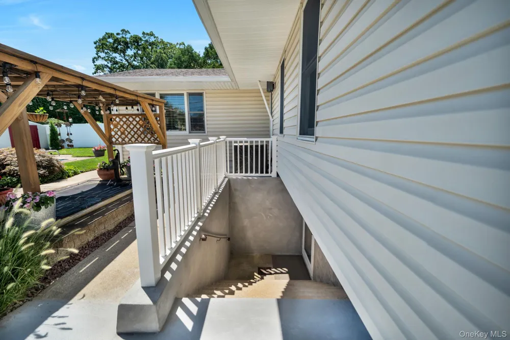 15 Abbey Drive Commack, NY 11725