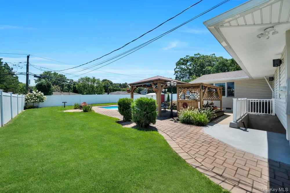 15 Abbey Drive Commack, NY 11725