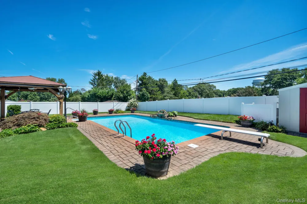 15 Abbey Drive Commack, NY 11725