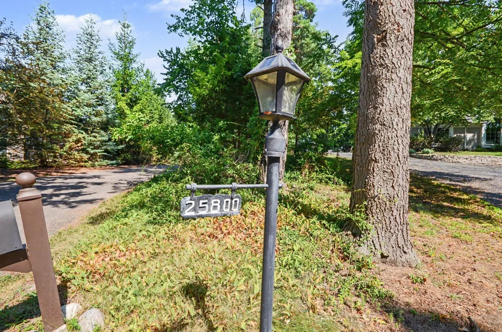 25800 Franklin Park Court Franklin, MI 48025
