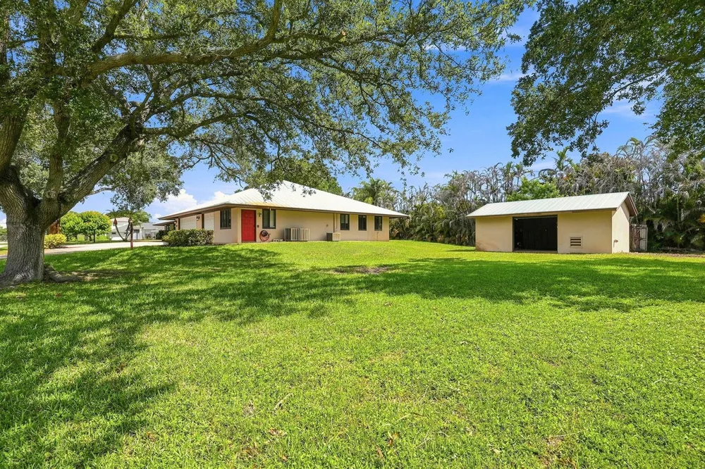 2381 SW BAYSHORE BOULEVARD Port St. Lucie, FL 34984