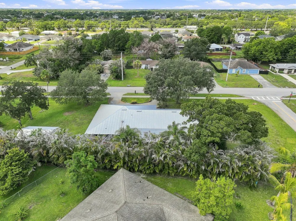 2381 SW BAYSHORE BOULEVARD Port St. Lucie, FL 34984