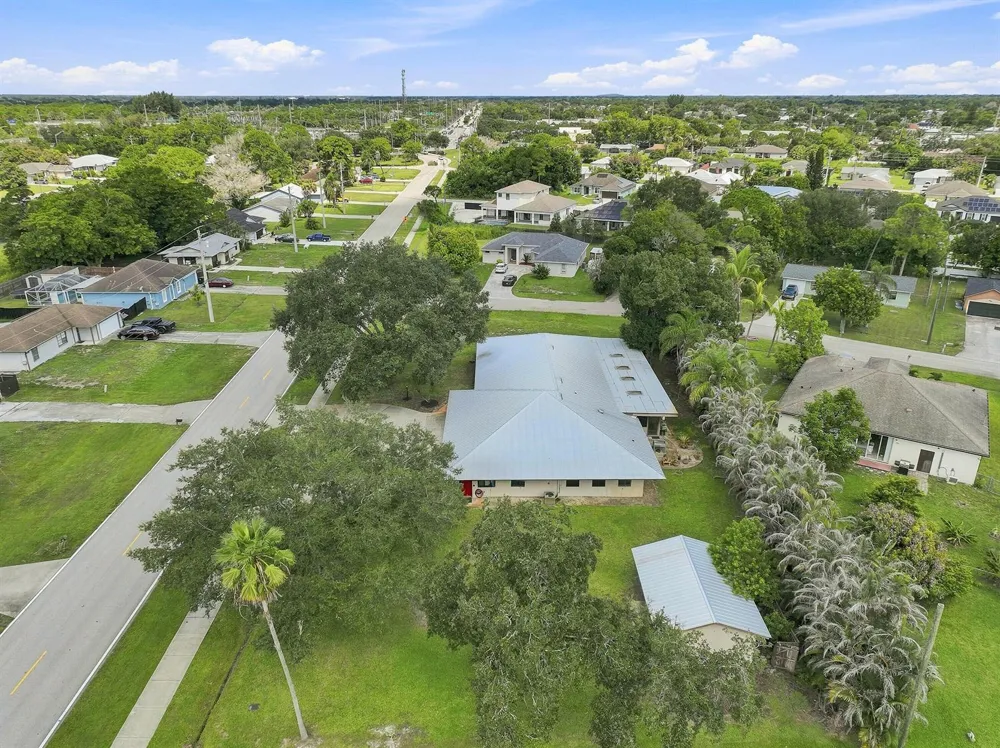 2381 SW BAYSHORE BOULEVARD Port St. Lucie, FL 34984
