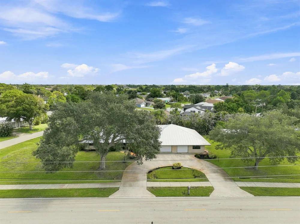 2381 SW BAYSHORE BOULEVARD Port St. Lucie, FL 34984