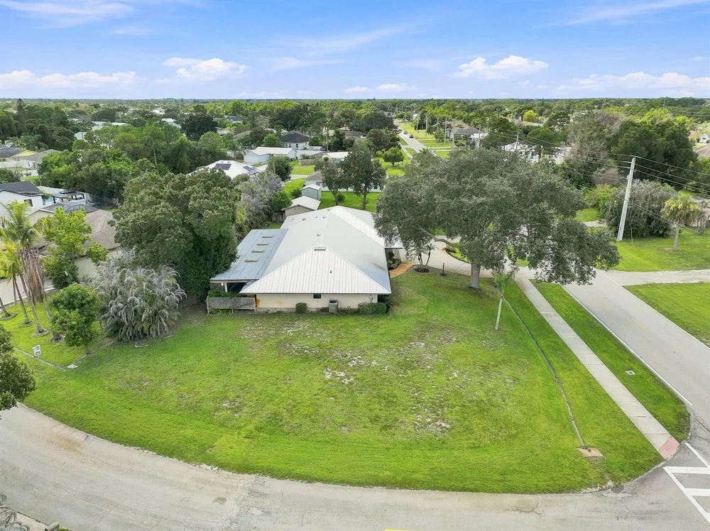 2381 SW BAYSHORE BOULEVARD Port St. Lucie, FL 34984