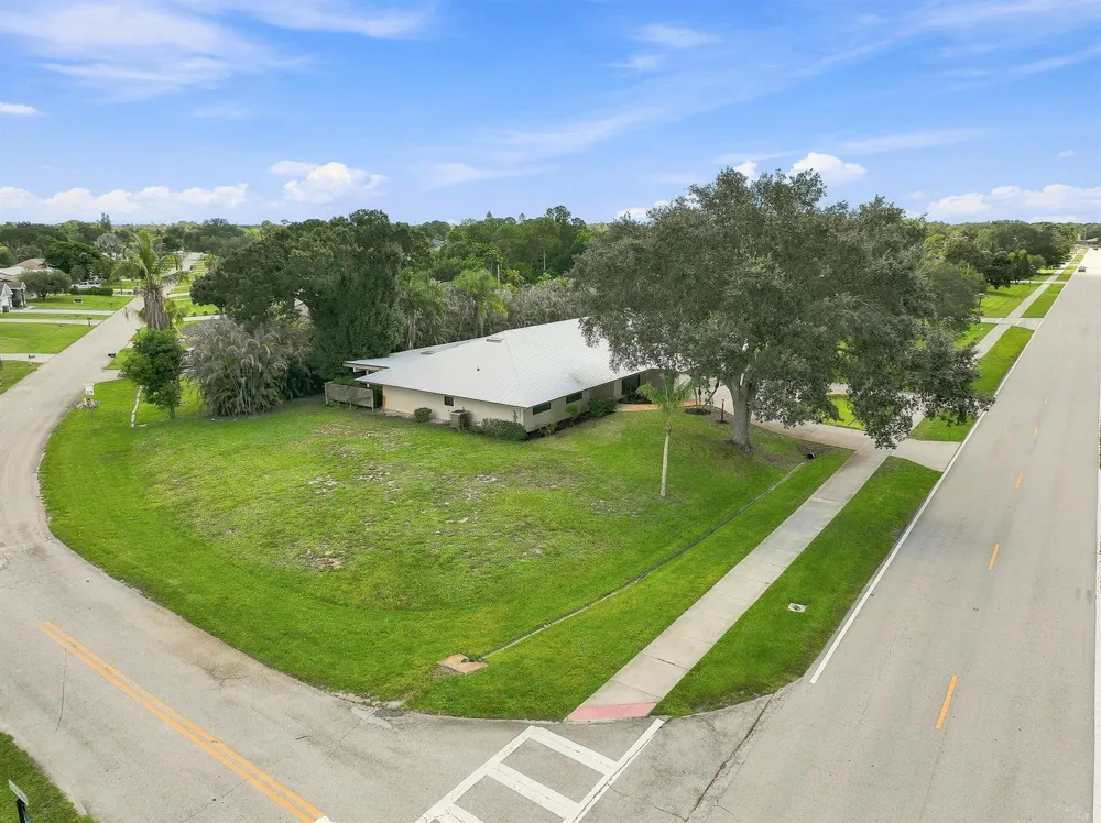 2381 SW BAYSHORE BOULEVARD Port St. Lucie, FL 34984