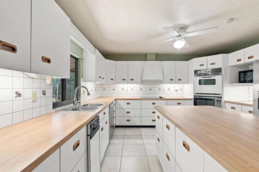 2381 SW BAYSHORE BOULEVARD Port St. Lucie, FL 34984