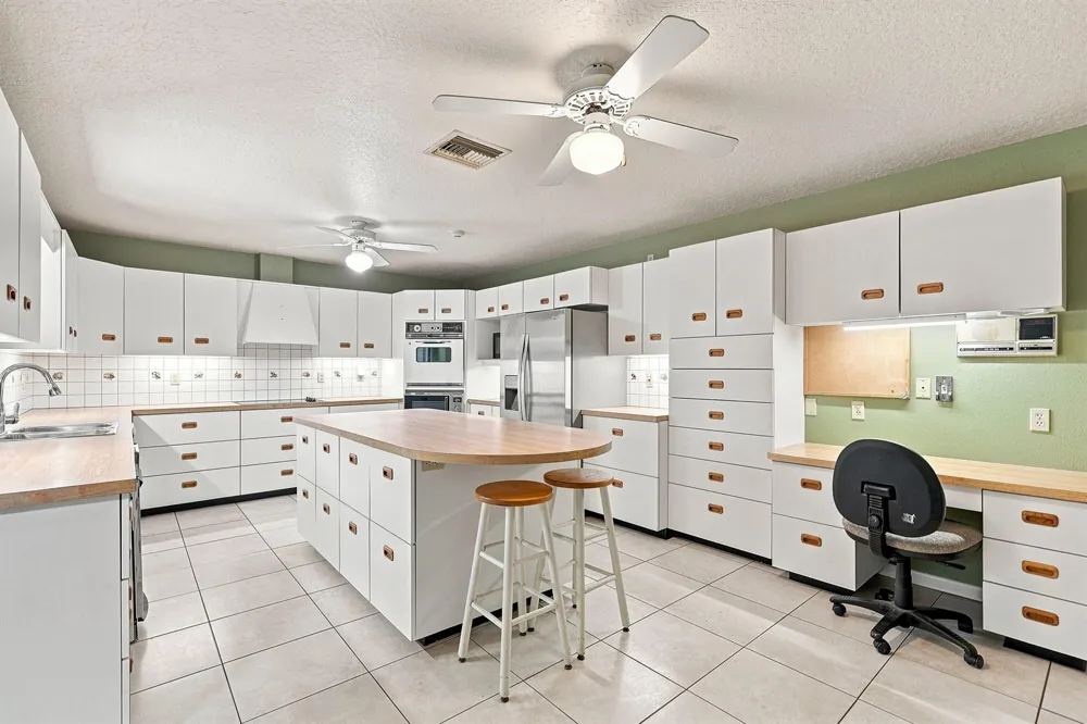 2381 SW BAYSHORE BOULEVARD Port St. Lucie, FL 34984