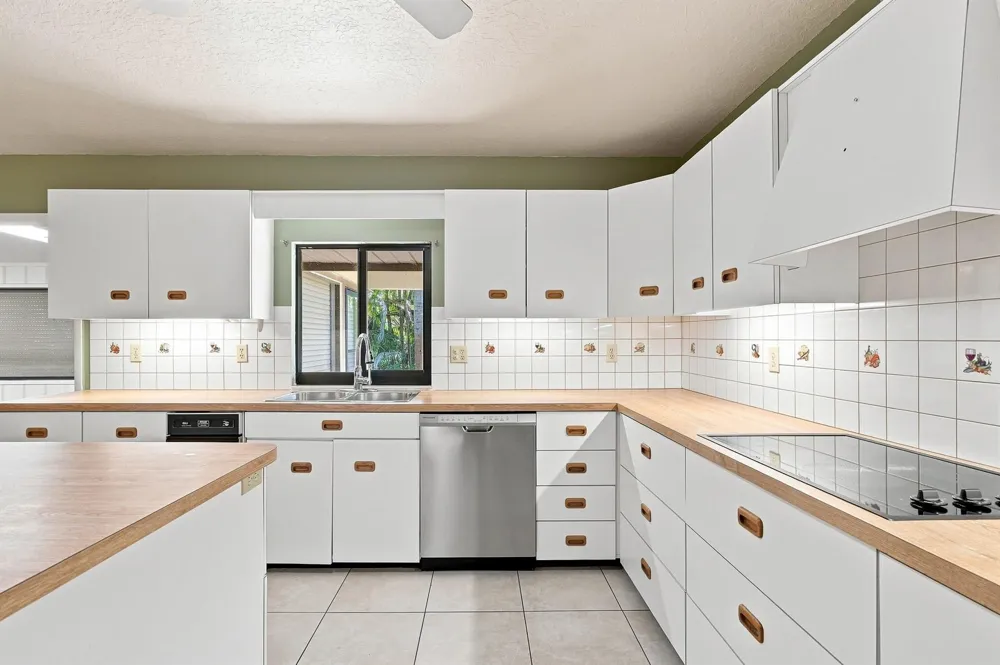 2381 SW BAYSHORE BOULEVARD Port St. Lucie, FL 34984