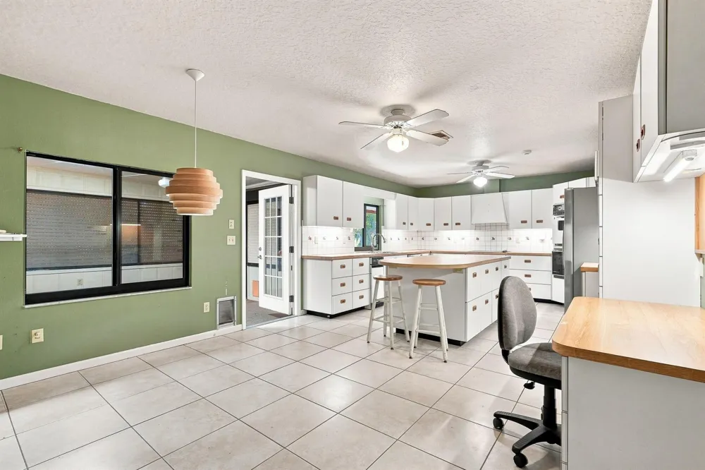 2381 SW BAYSHORE BOULEVARD Port St. Lucie, FL 34984