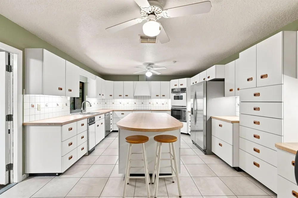 2381 SW BAYSHORE BOULEVARD Port St. Lucie, FL 34984
