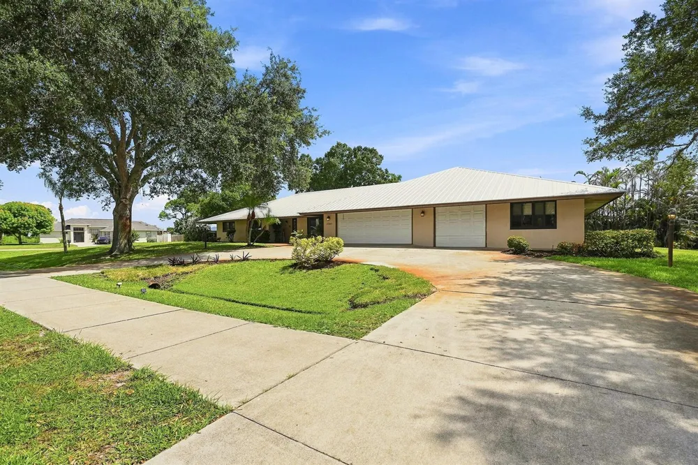 2381 SW BAYSHORE BOULEVARD Port St. Lucie, FL 34984